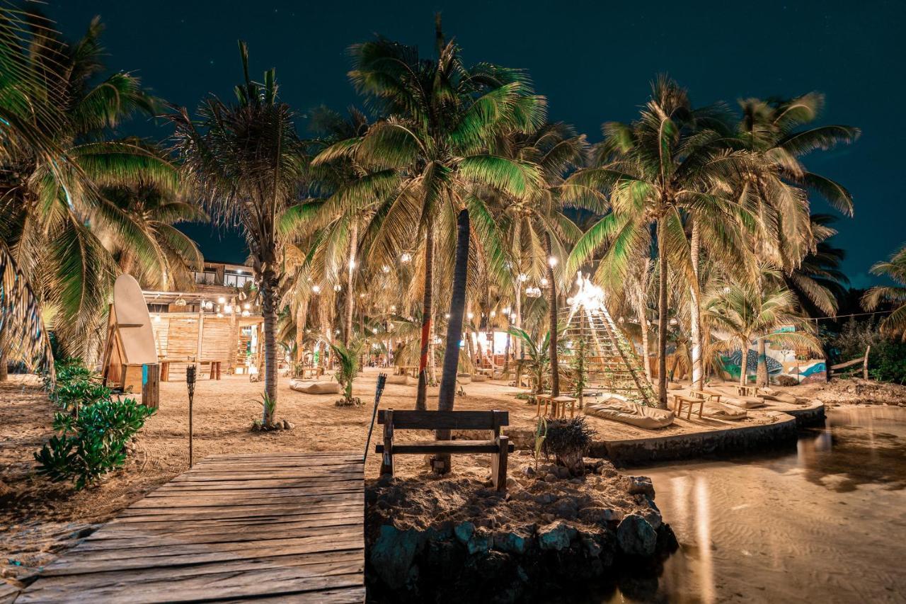 Nomads Hotel, Hostel & Beachclub Isla Mujeres Zewnętrze zdjęcie